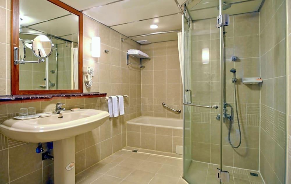 First Hotel Taipei Luaran gambar