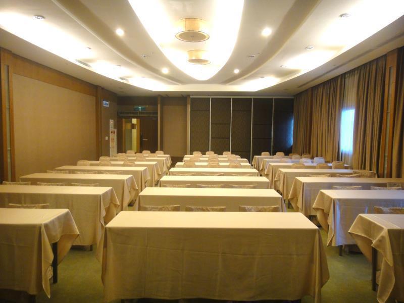First Hotel Taipei Luaran gambar