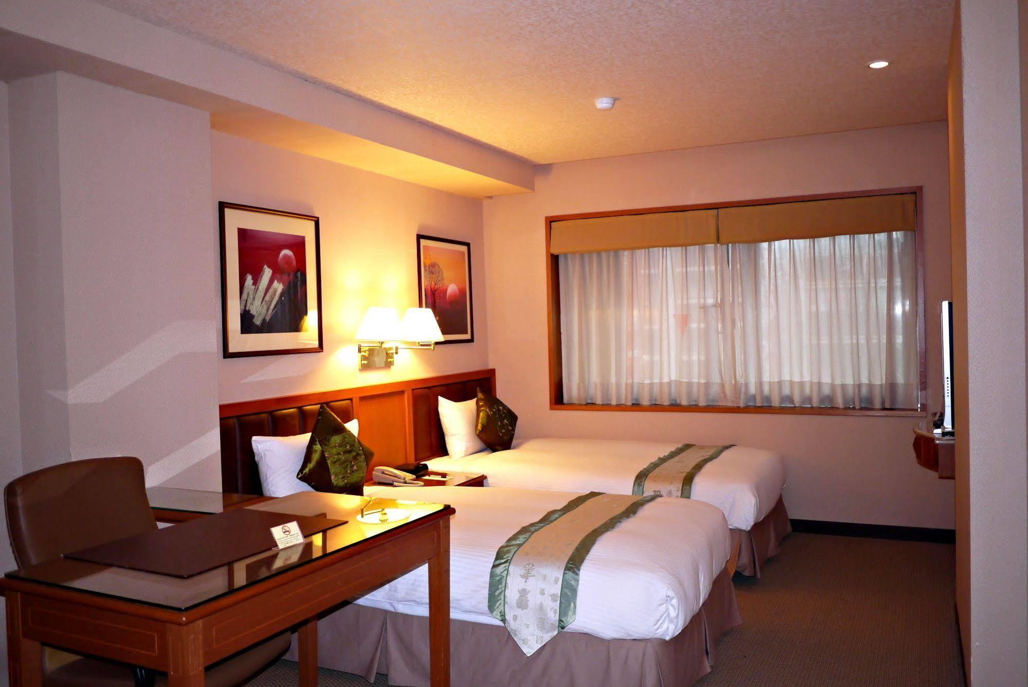 First Hotel Taipei Luaran gambar