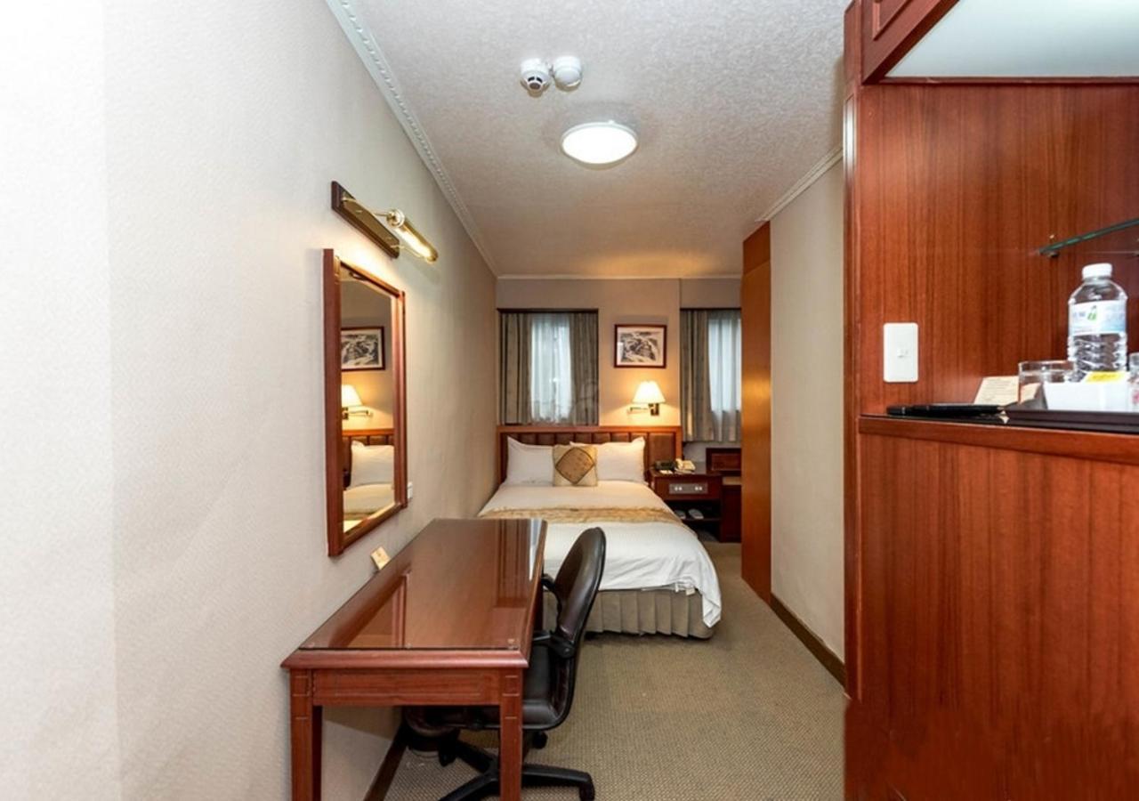 First Hotel Taipei Luaran gambar